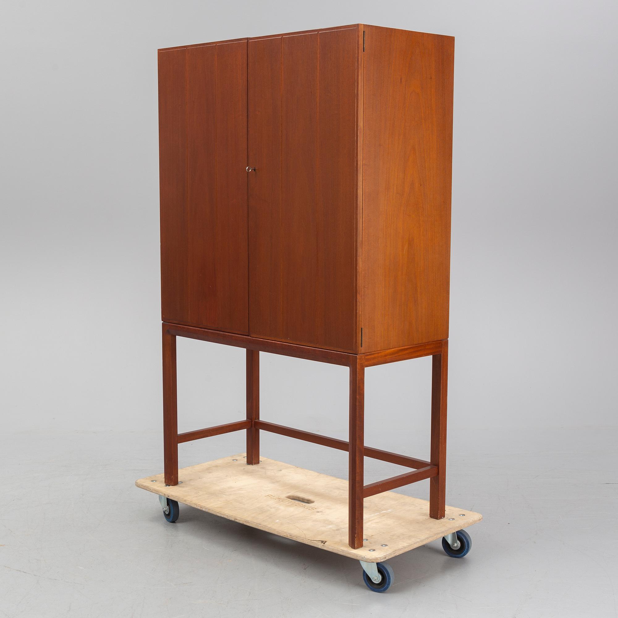 AXEL LARSSON, skåp, 1-147 ur Signum serien, AB Svenska Möbelfabrikerna Bodafors, 1963.