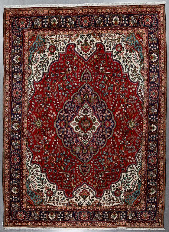 MATTA, möjligen Täbris, ca 340x250 cm.