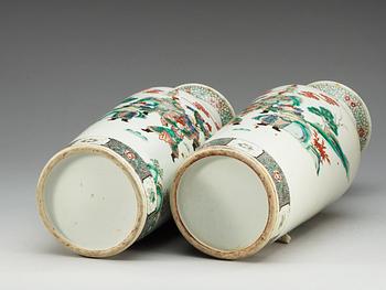 A pair of famille verte vases, Qing dynasty, 19th Century.