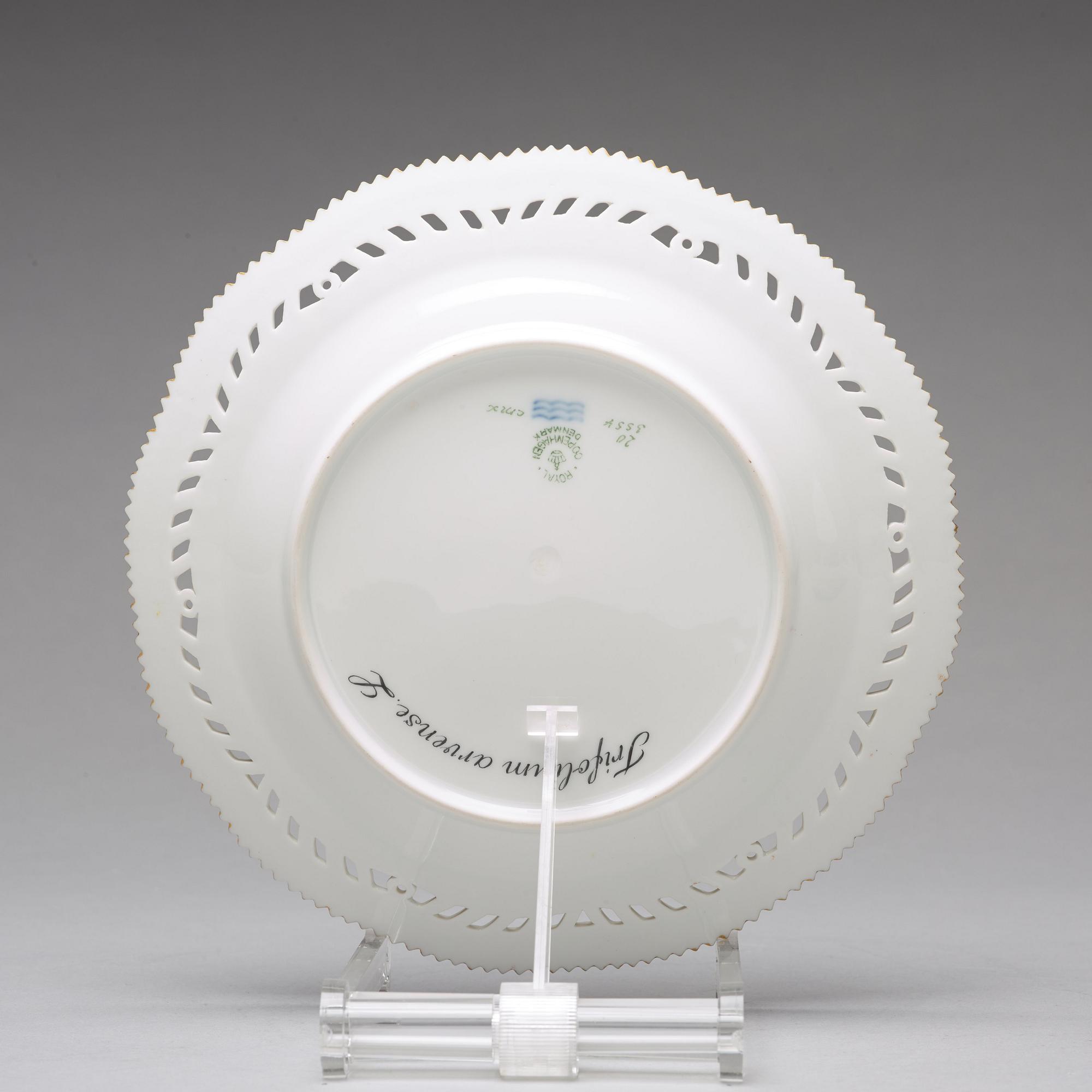 A set of 12 Royal Copenhagen 'Flora Danica' dessert dishes, Denmark, 20th Century.