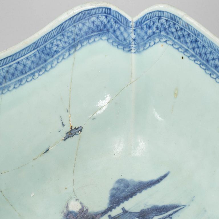 A blue and white saladiere, Qing dynasty, Qianlong (1736-95).