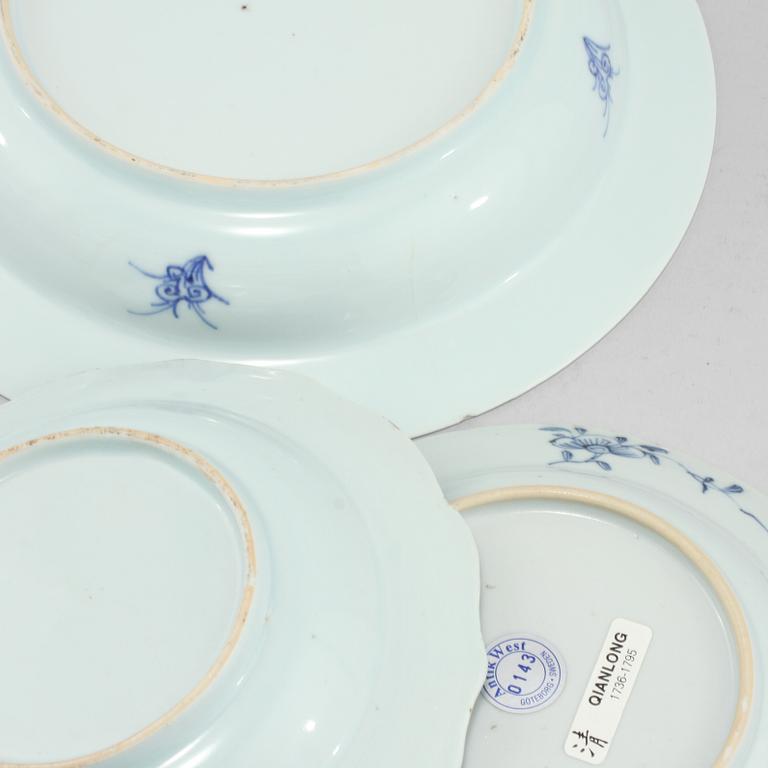 TALLRIKAR, 3 st, porslin, Kina, 1700-tal.