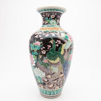 Plate and vase, Famille Verte, China, early 20th century.