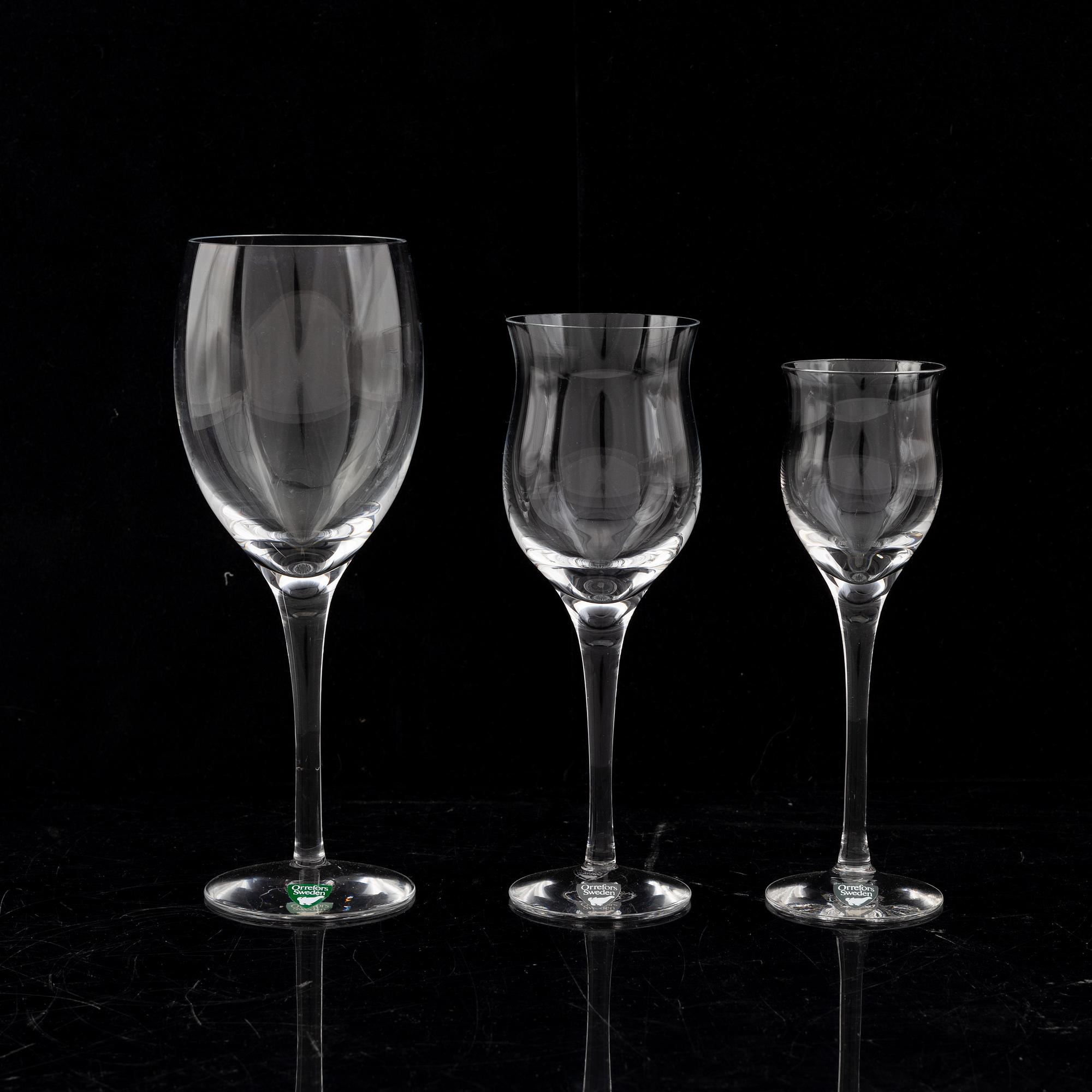 Glasservisdelar, Nils Landberg 12 st  "Illusion" samt Olle Alberius, 24 st "Lisa", Orrefors.