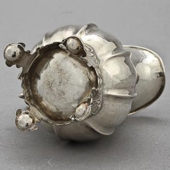 GRÄDDKANNA, silver, Otto Wilhelm Kjellberg, Västerås, 1867. Vikt 105 g.