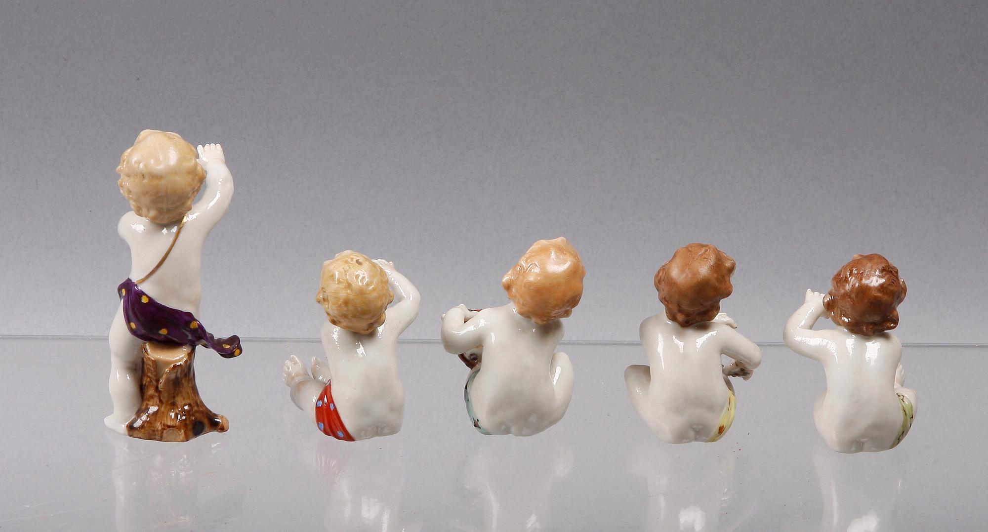FIGURINER, 5 st. Porslin. Höchst-liknande märke.