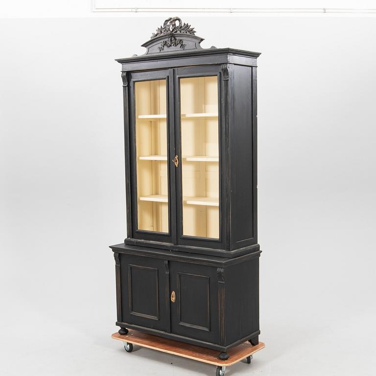 Skåp 1900-talets första hälft.