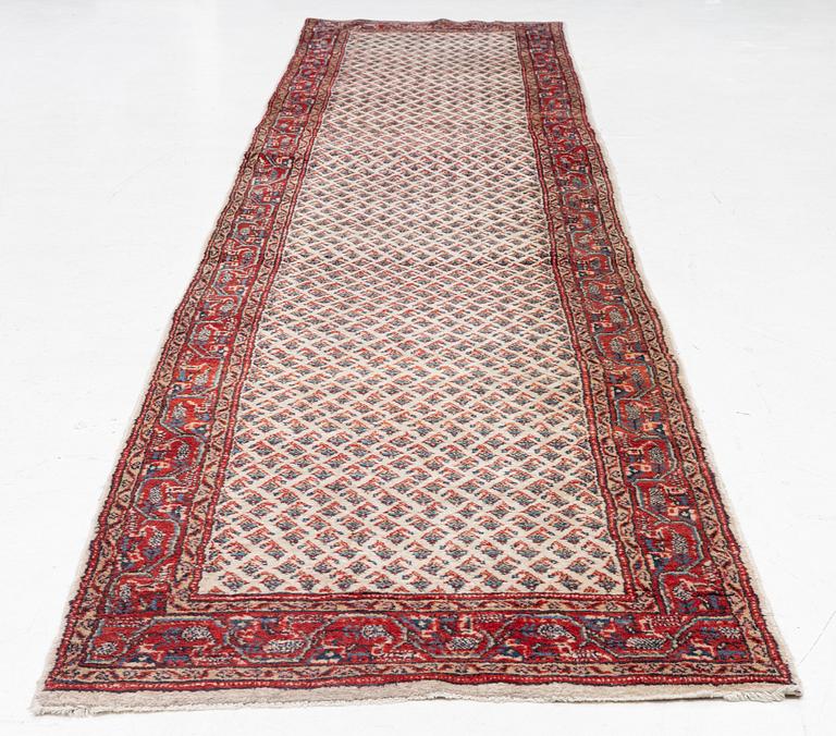 Gallerimatta, orientalisk, ca. 419 x 85 cm.