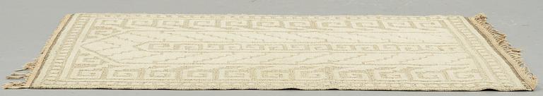 Märta Måås-Fjetterström, A CARPET, "Vita spetsporten", knotted pile in relief, ca  177,5 x 121 cm, signed MMF.
