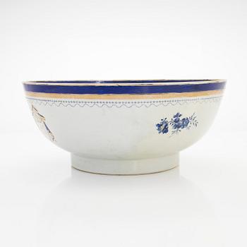 An enamelled porcelain, punch bowl, Qing dynasty, Jiaqing (1796-1820).