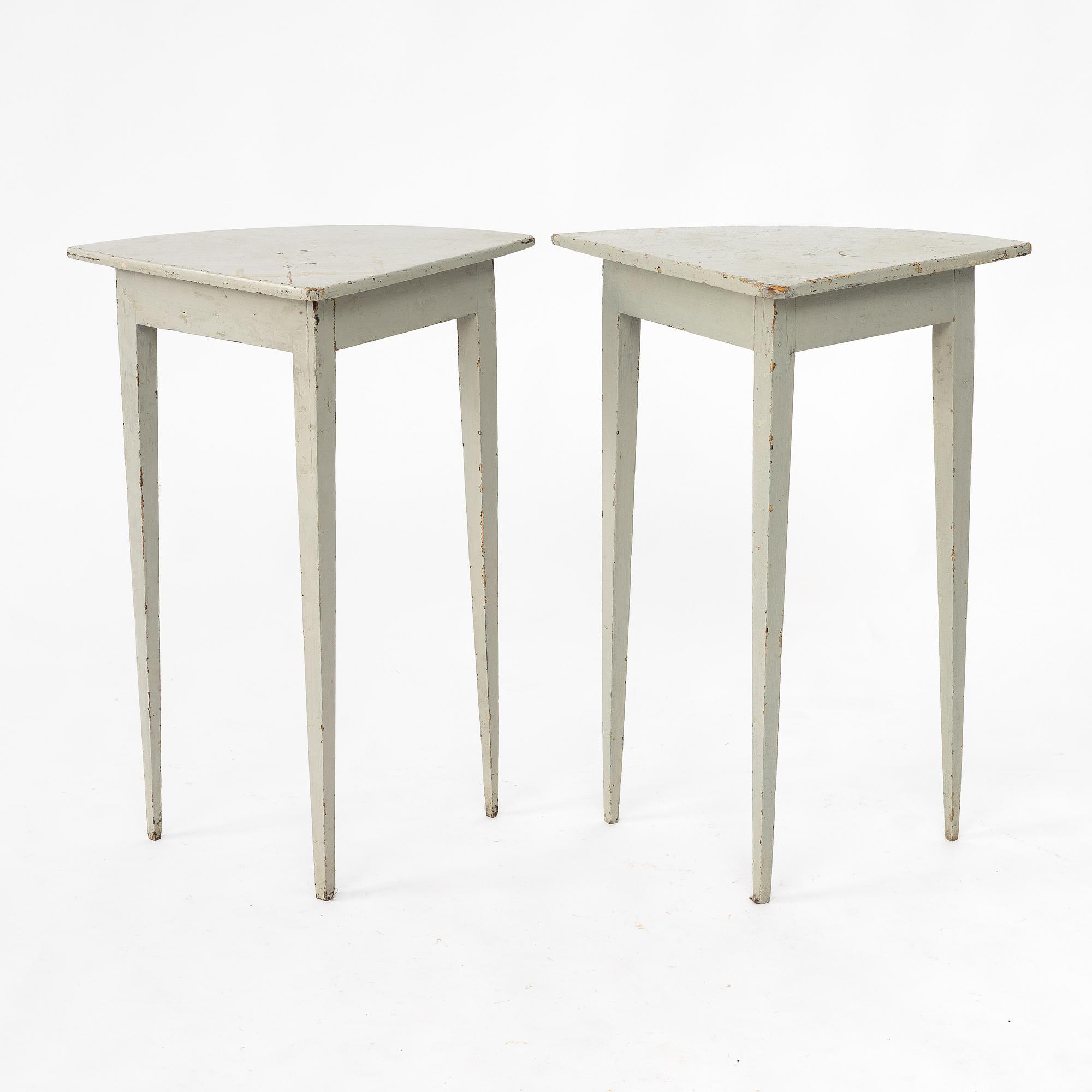 A pair of Gustavian corner tables, early 18th century.