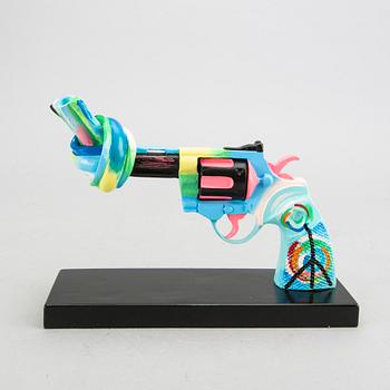 Carl Fredrik Reuterswärd,  Non-Violence Project Foundation skulptur 2012.