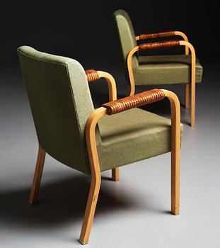 Alvar Aalto, a pair of model nr 48 laminated birch and leather easy chairs, Oy Huonekalu- ja Rakennustyötehdas for Artek, Finland.