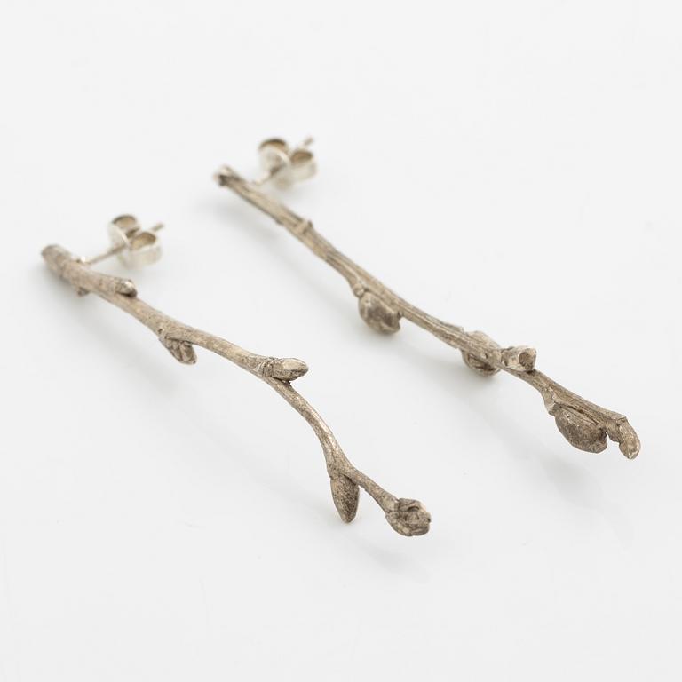 Sofia Björkman, collier, ring och örhängen i form av björkgrenar, silver. Ring med tanzaniter.