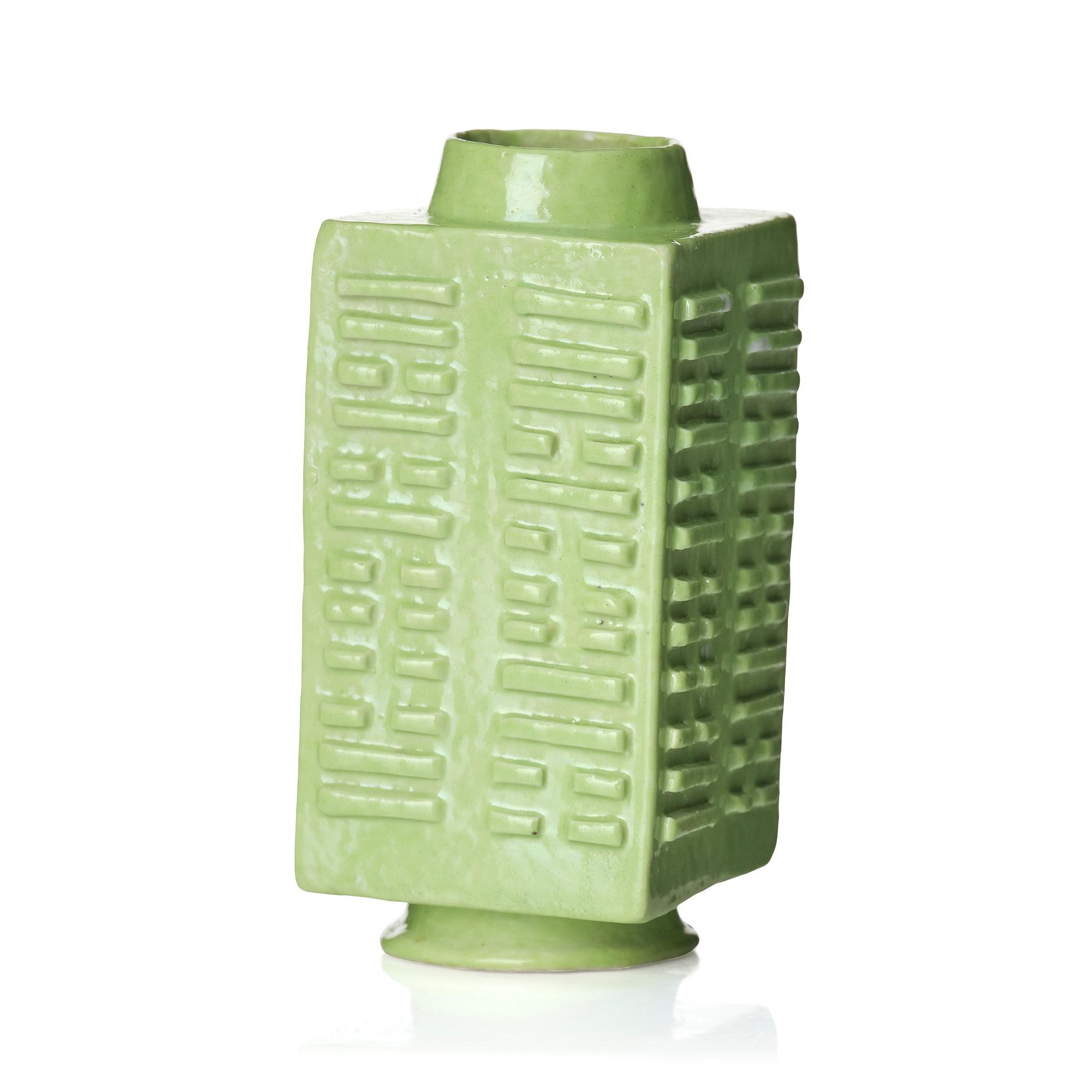 A bright green glazed cong-shaped 'trigram' vase, Qing dynasty, 19th Century.