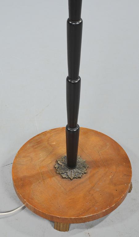 GOLVLAMPA, omkring 1900-talets mitt.