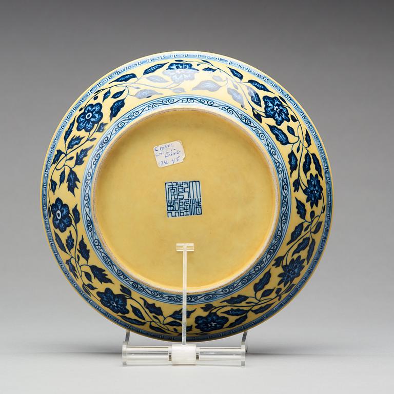 A yellow glazed blue and white dish, Republic with Qianlongs six character mark.