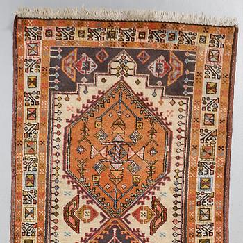 GALLERIMATTA, troligen kaukasisk, old, ca 300 x 72 cm.