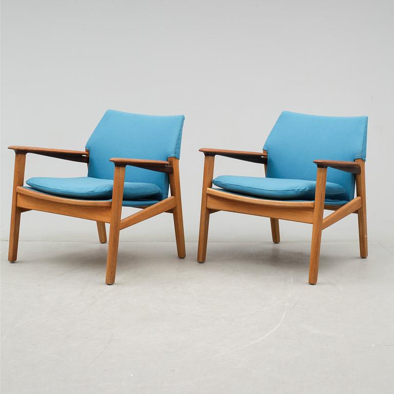 FÅTÖLJER, ett par, "9015", Hans Olsen, Gärsnäs, omkring 1960.
