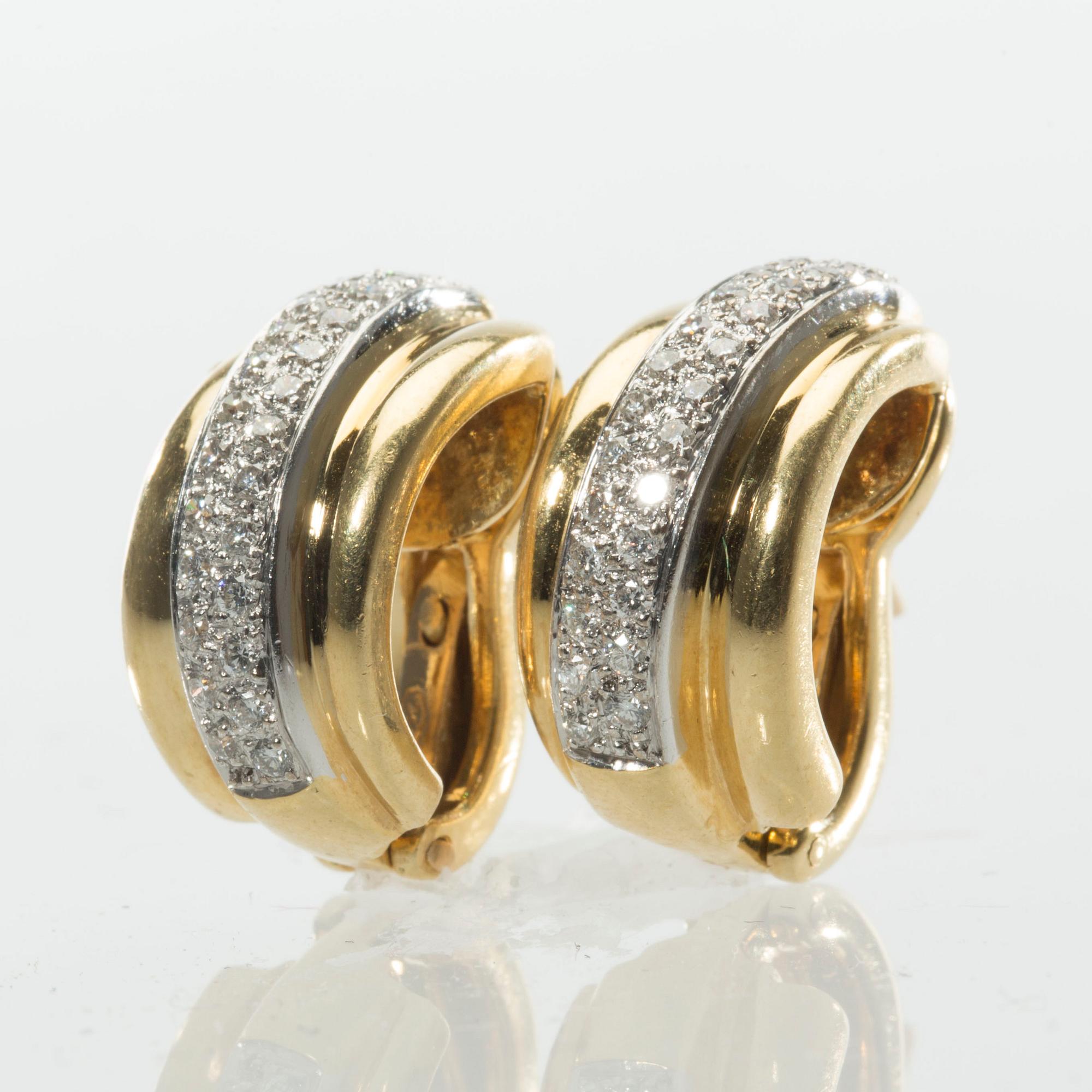 ÖRHÄNGEN, 18 k guld samt vitguld med diamanter ca 0.50 ct. Caroli Juvel, Malmö. Vikt ca 11 g.