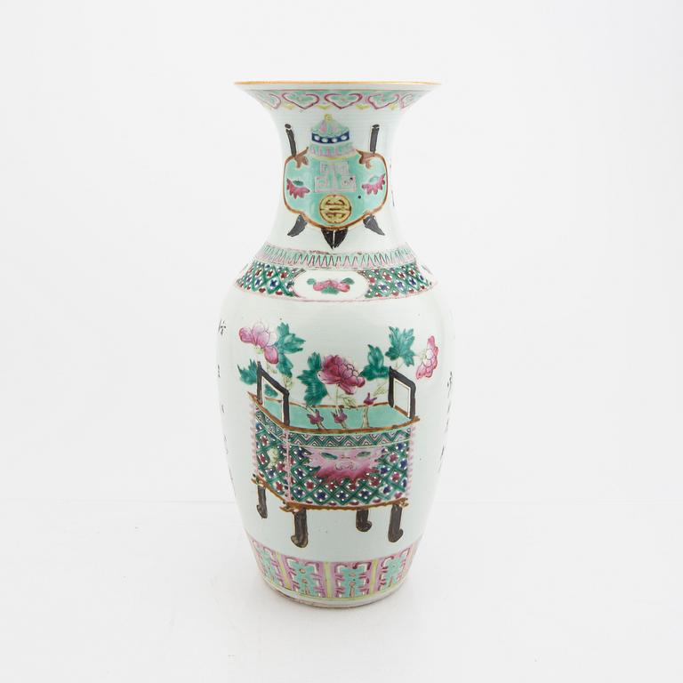A Chinese porcelain vase 20th/21st century.
