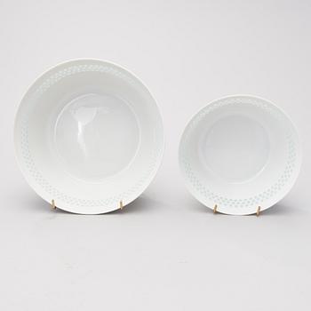 FRIEDL HOLZER-KJELLBERG, ASTIASTO, 34 osaa, "Helmi", riisiposliinia, signeeratut F.H.Kj. Arabia Finland.