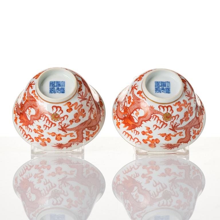 A pair of five clawed dragon bowls on stands and a cover, Qing dynasty, Daoguang mark and period (1821-50).