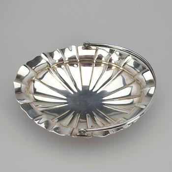 BRÖDKORG, 813 silver, Kultakeskus 1945. Vikt 638 g.