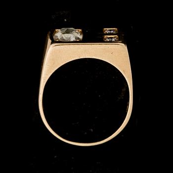 RING, 14k guld med diamanter, tot ca 0,50 ct. Vikt 6 g.