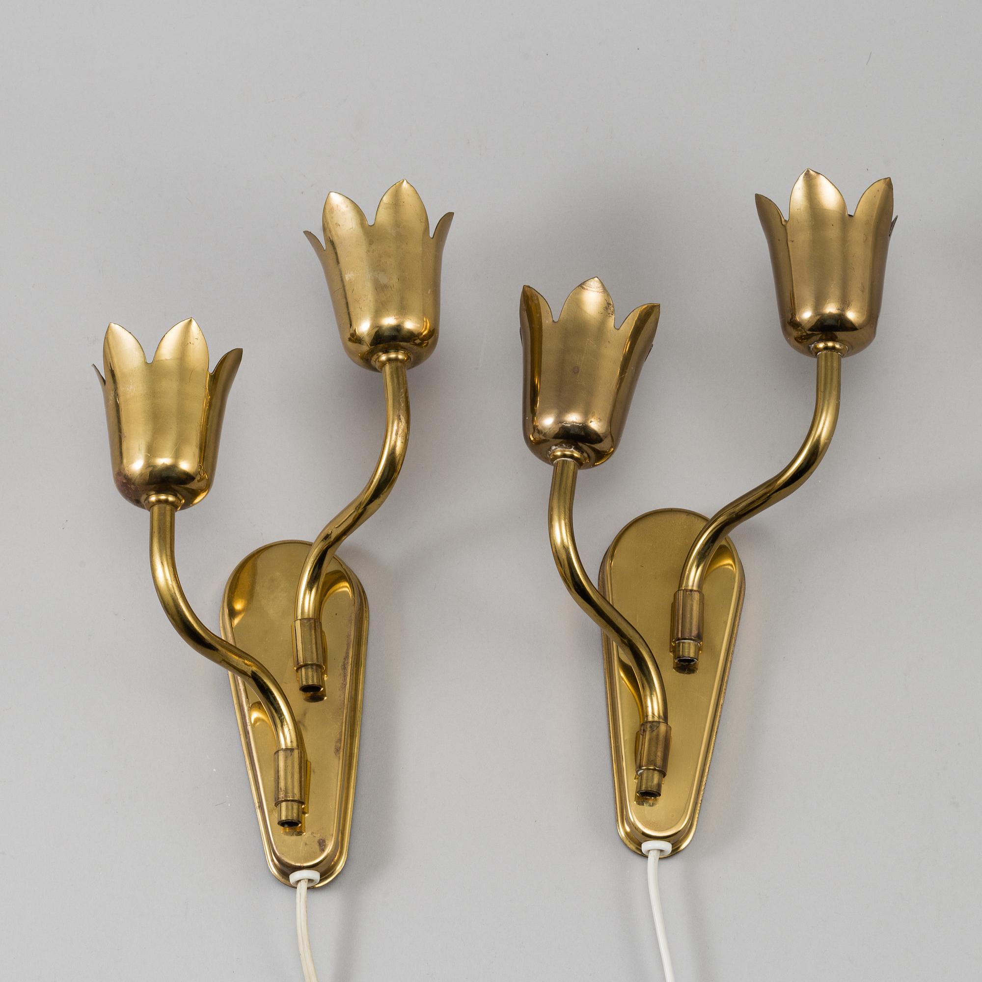 2 brass wall lights probably Fog & Mørup, second half of the 20th century.