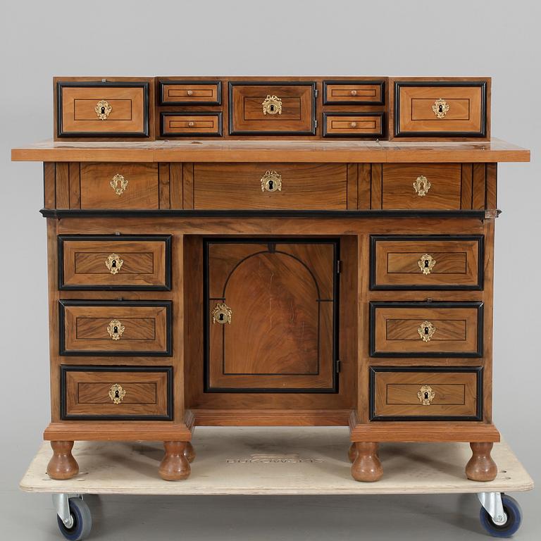 SKRIVBORD, 1700-tal samt 1900-tal.