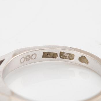 Ring, 18K white gold with a diamond-cut diamond 0.60 ct according to engraving.