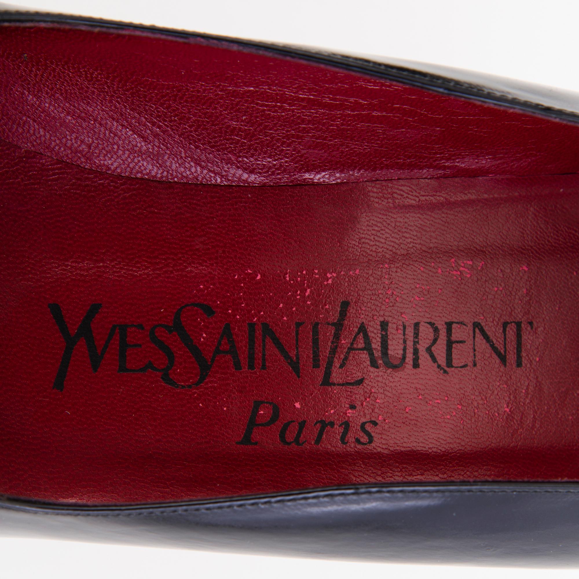 YVES SAINT LAURENT Black Patent Leather Pumps in size 37.