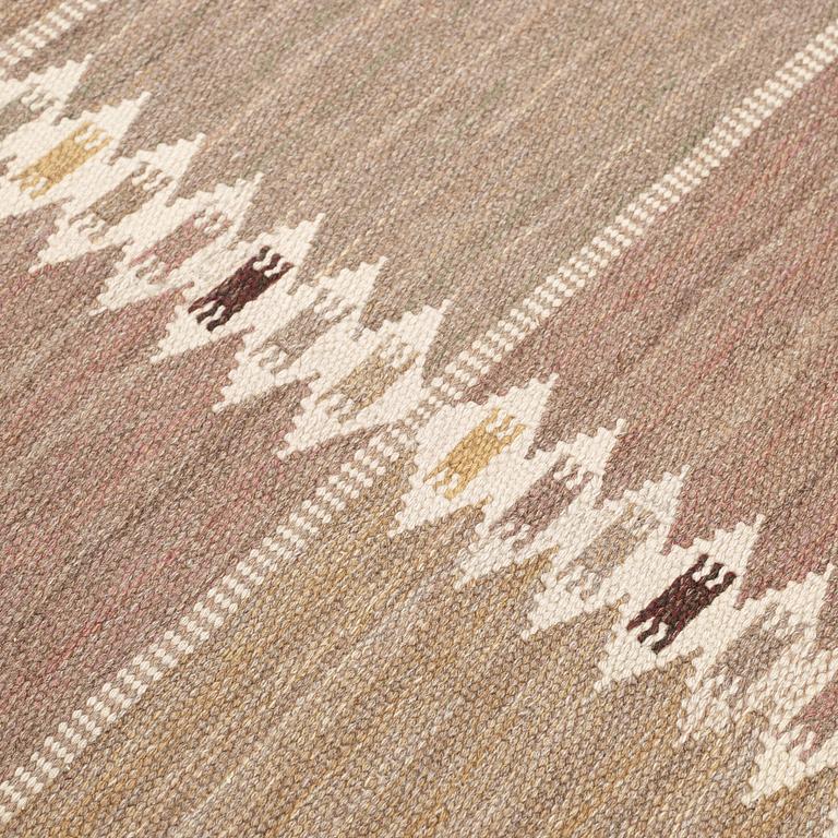 CARPET. "Salerno grå" ("Kristianstad"). Flat weave. 306 x 229 cm. Signed AB MMF BN.