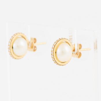 Earrings, a pair, 18K gold with pearls and small brilliant-cut diamonds.