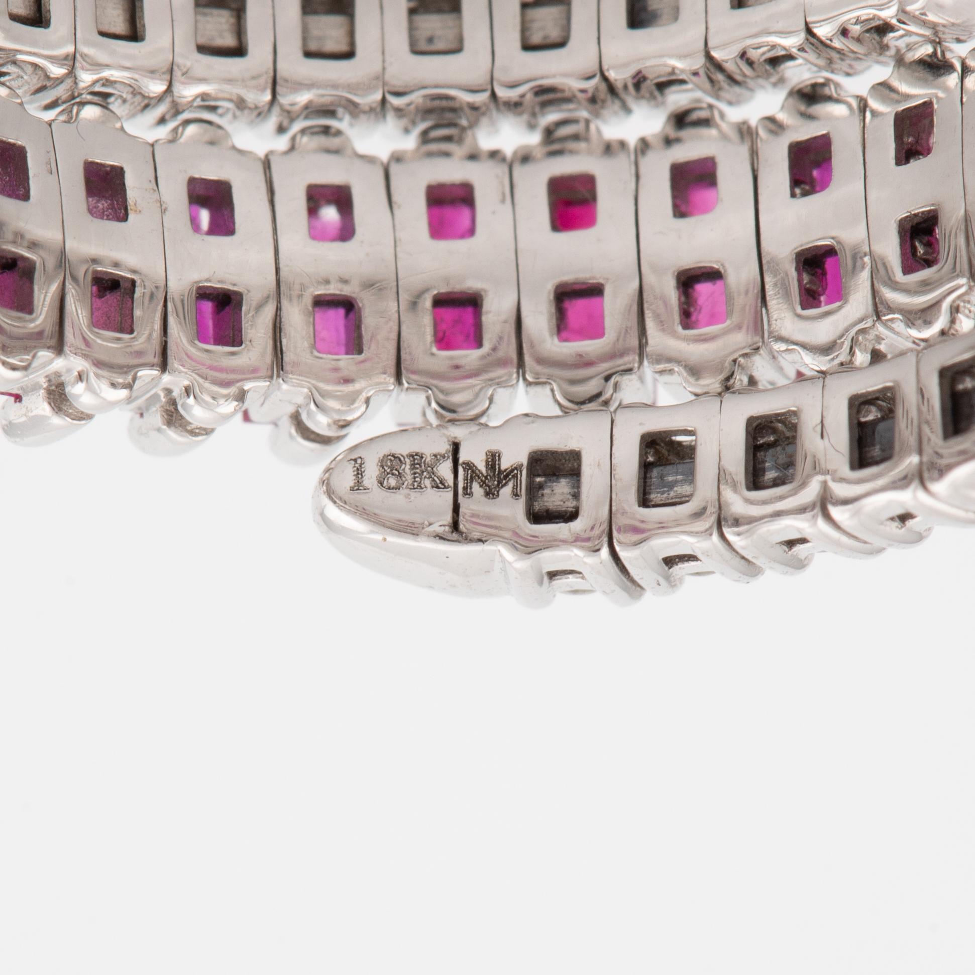 Ring, 18K vitguld med rubiner och briljantslipade diamanter.