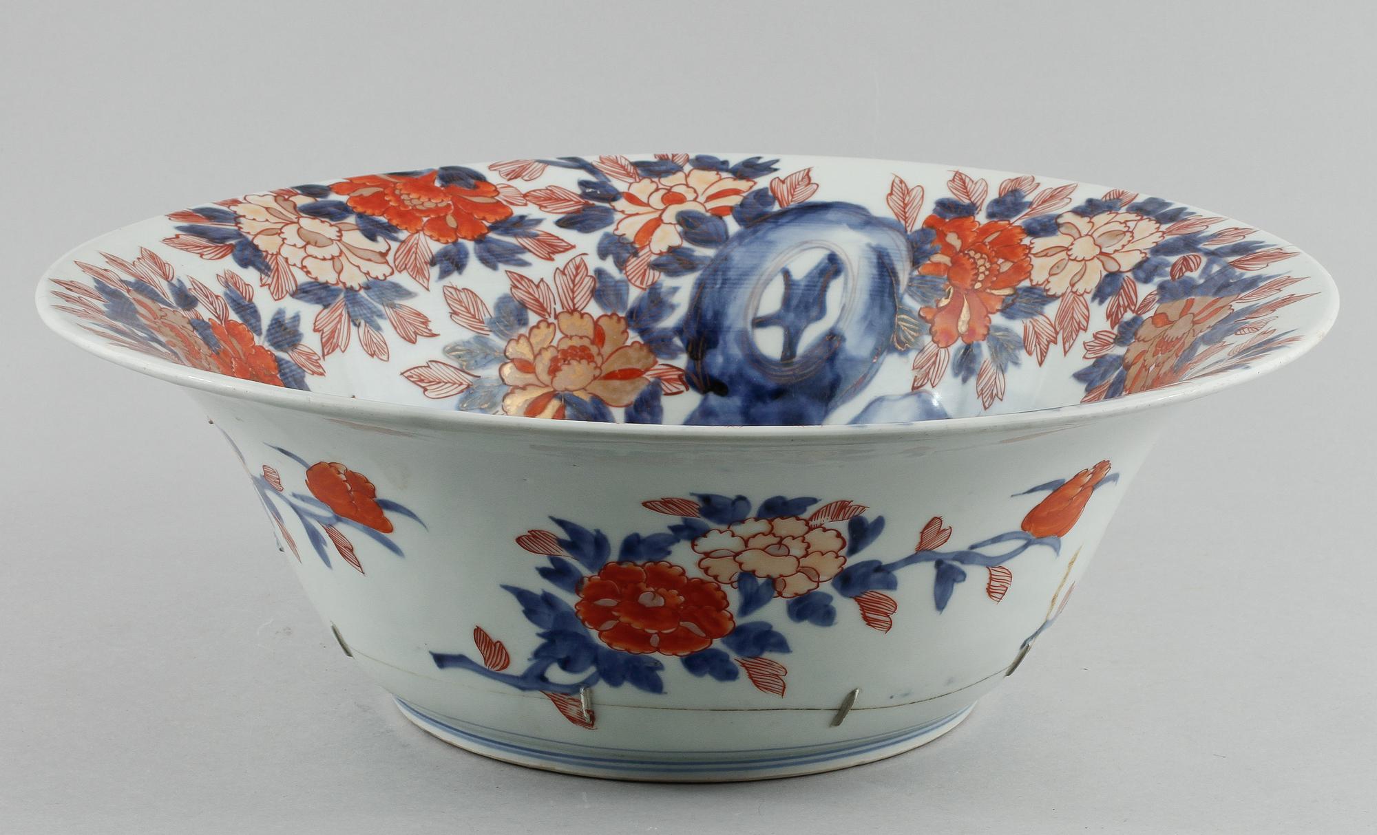 FISKBASSÄNG, porslin, Japan, 1800/1900-tal.