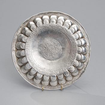 TALLRIK, silver samt förgyllt silver, Indien, 1800-tal. Vikt ca 279 g.