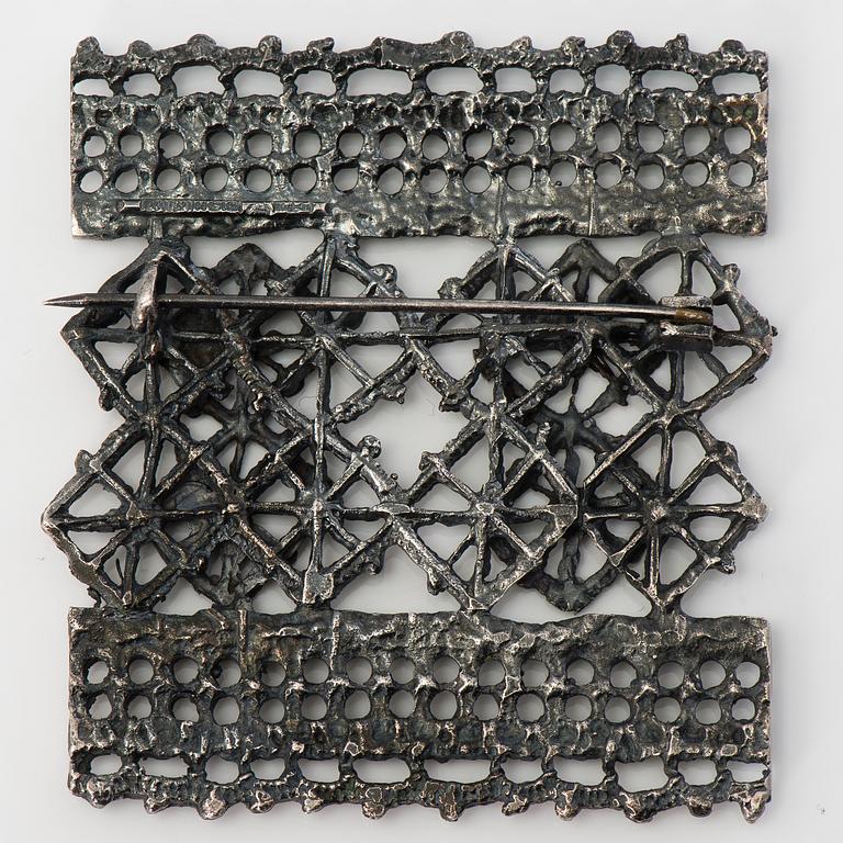 PENTTI SARPANEVA, RING, ARMBAND och BROSCH, silver, Turun Hopea, Åbo 1976-1969.