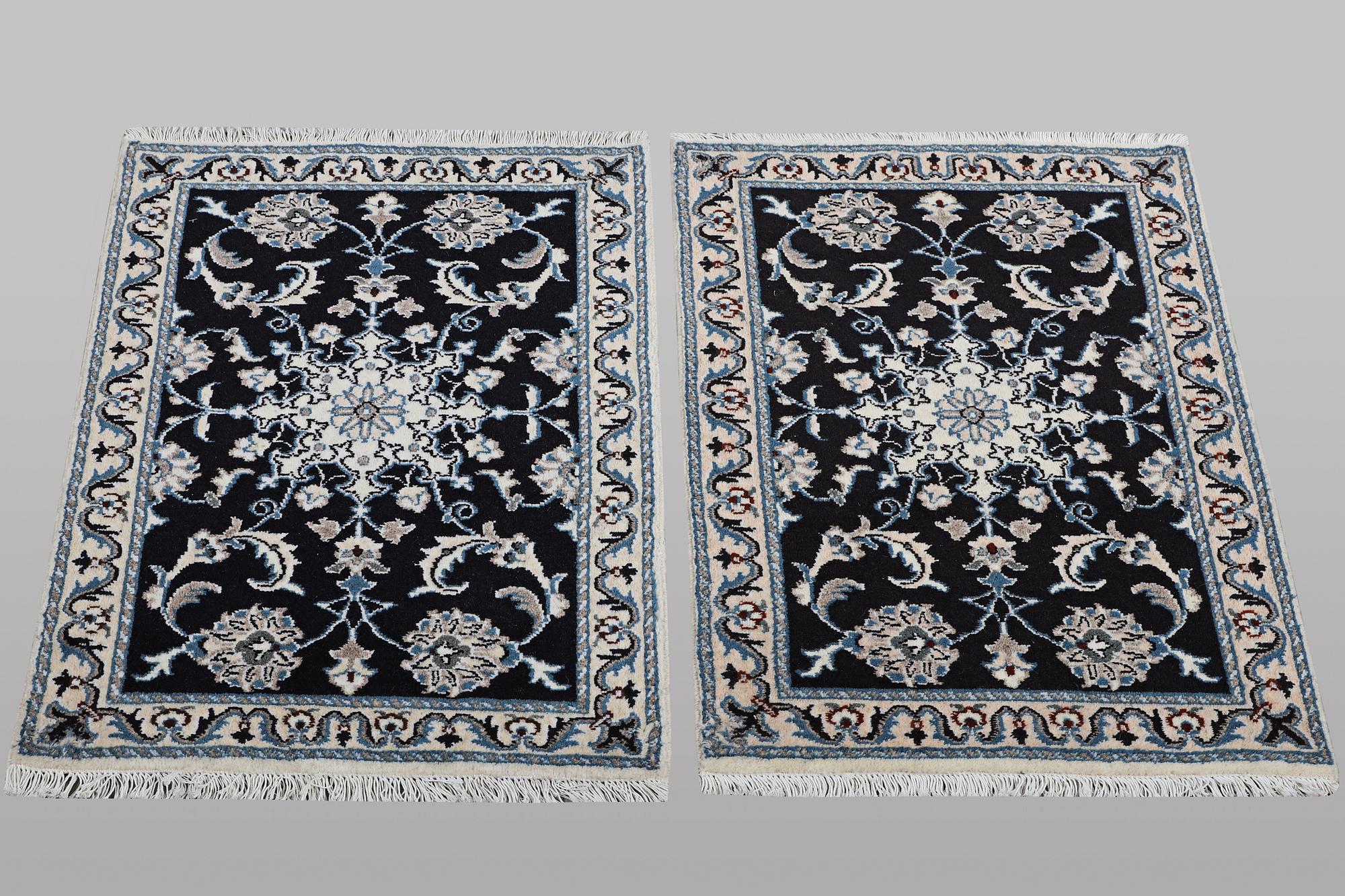 Mattor, ett par, Nain, part silk, ca. 90 x 59 cm & ca. 89 x 58 cm.