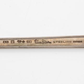 Wiwen Nilsson, brosch med monogramgravyr, sterlingsilver, Lund 1949.