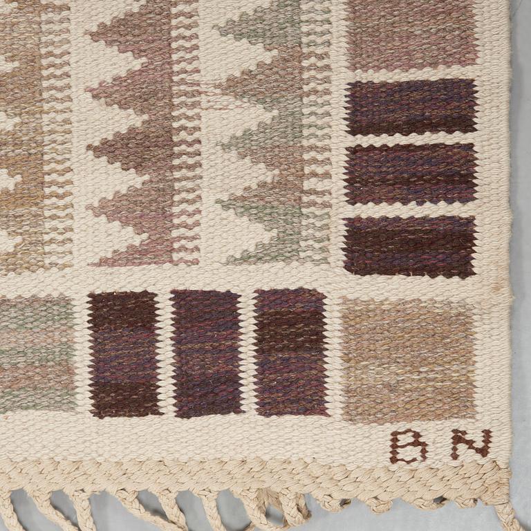 Barbro Nilsson, A CARPET. "Salerno grå" ("Kristianstad"). Flat weave. 327 x 211 cm. Signed AB MMF BN.