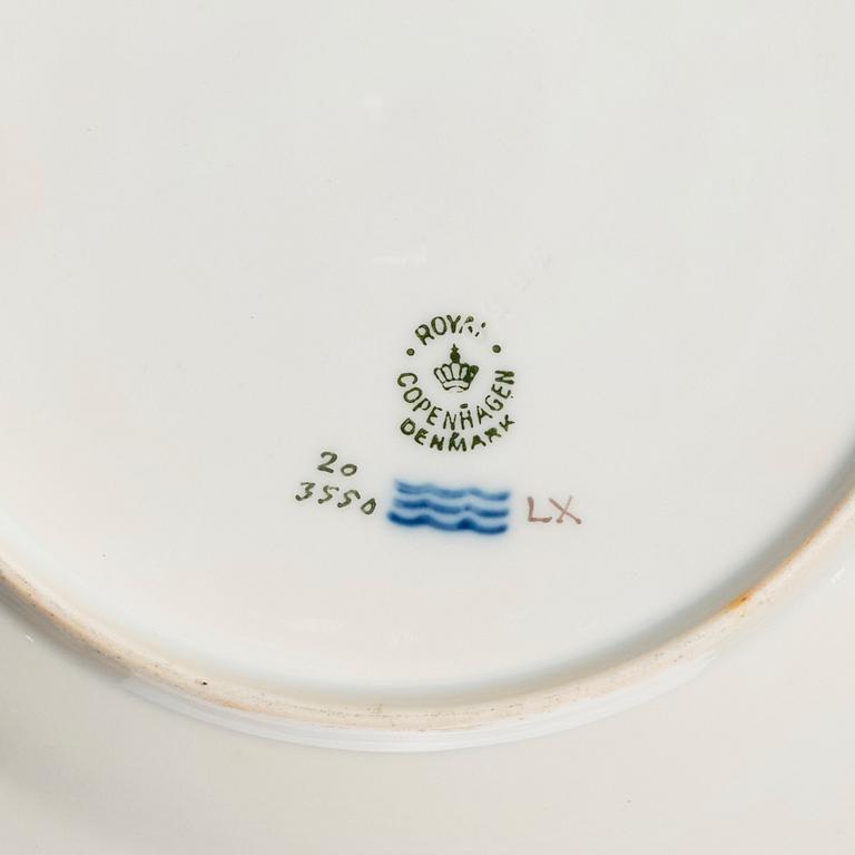 A set of eight Royal Copenhagen 'Flora Danica' dishes, Denmark, 20th Century.