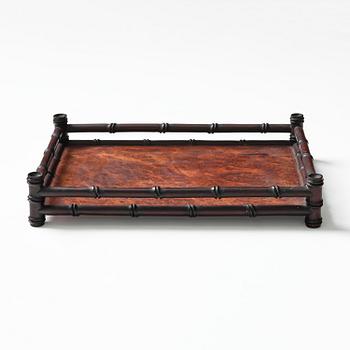 Ställ samt bricka, hardwood. Qingdynastin, 1800-tal.