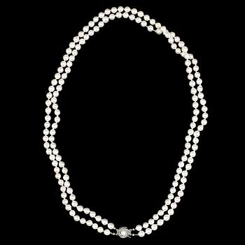 COLLIER, odlade pärlor med lås i sterlingsilver.