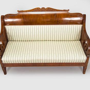 Sohva ja pöytä, biedermeier-tyyli, 1800-luvun loppupuoli.