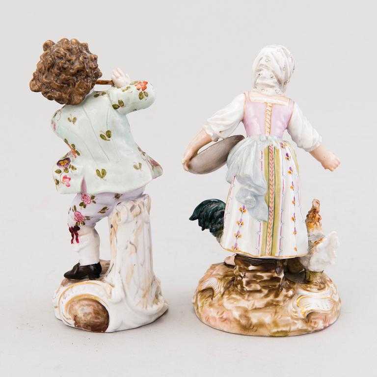 FIGURIINEJA, 2 kpl, posliinia, eri valmistajat, Keskieurooppa, n. 1900.