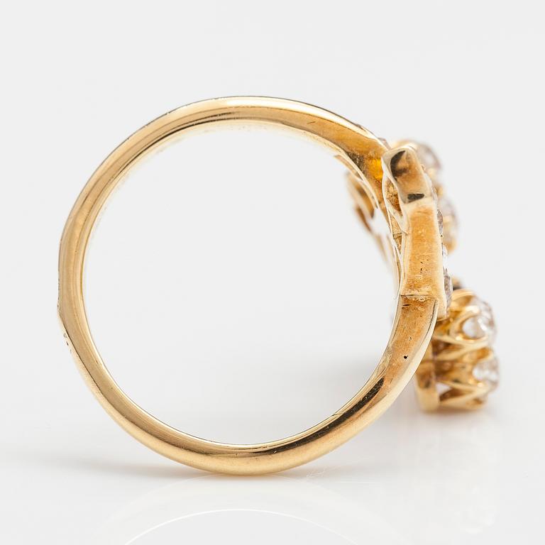 RING, 14K guld, safirer, gammalslipade diamanter och en rosensten ca 0.78 ct tot. Sekelskiftet 1800/1900.