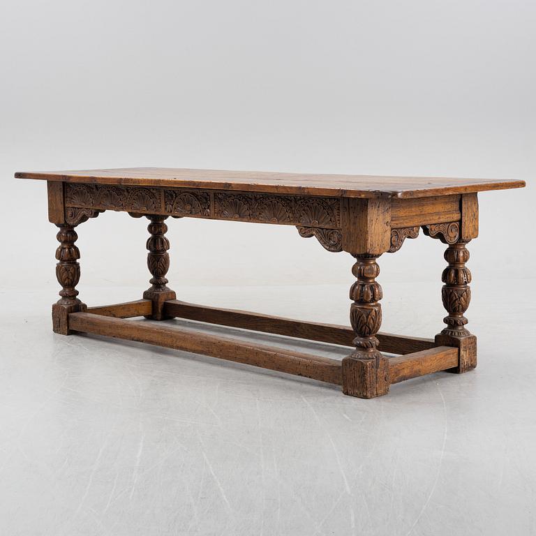 A carved oak Baroque table from around the year 1700.