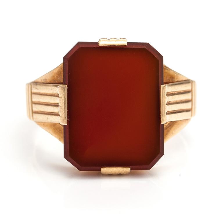 Seal ring, 14K gold, carnelian. Kultateollisuus, Åbo 1951.